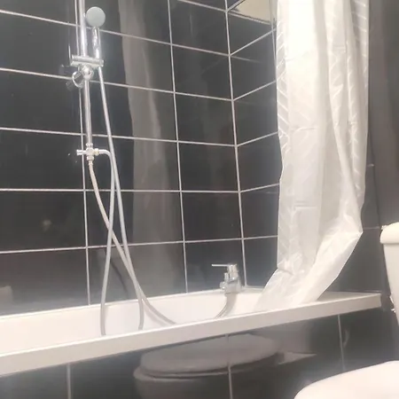 Entier Avec Beau Balcon - 5 Minutes à Pied De Gare Apartamento *